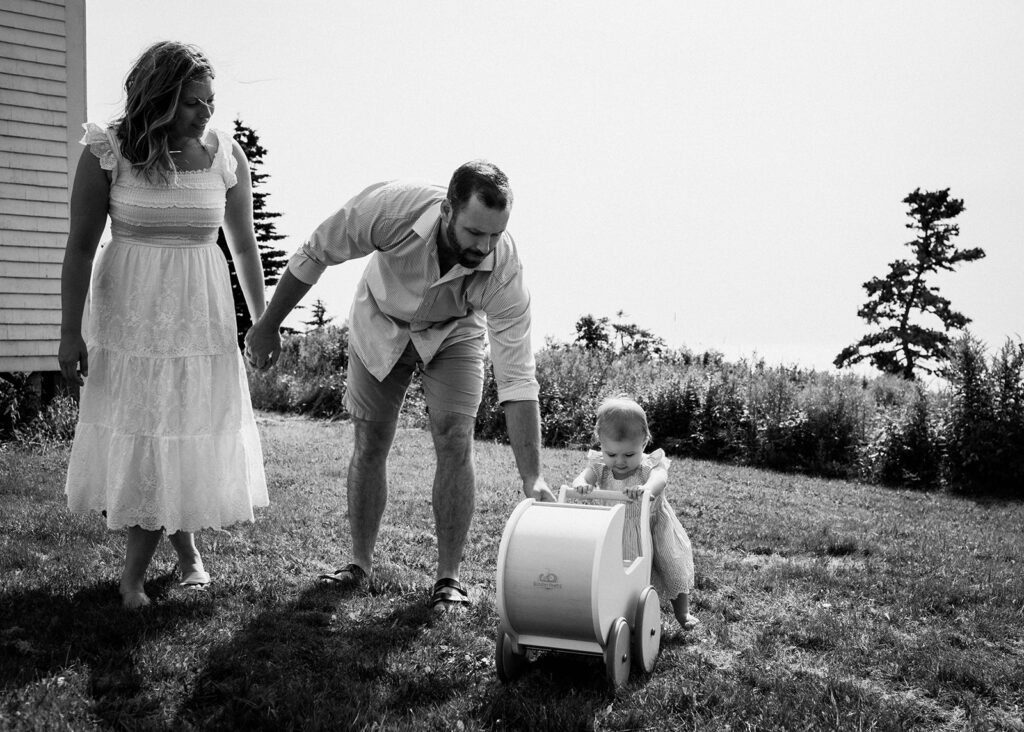 A lightly directed family photography session at the cottage in Maces Bay, New Brunswick. 